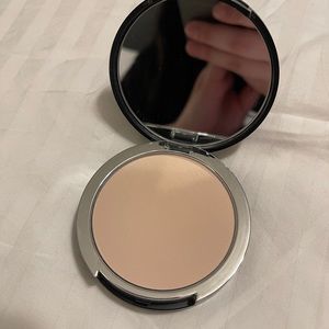 Kat Von D lock It Powder Foundation Light 42